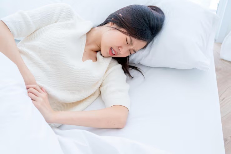 bahaya kunyit berlebihan, jamu kunyit batu ginjal, oksalat dalam kunyit, dosis aman kunyit, manfaat kunyit, tips minum jamu, ibu muda sehat, minuman tradisional aman